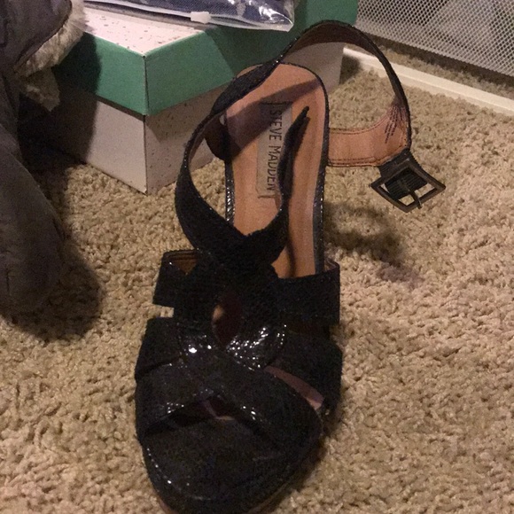 Shimmery Snakeskin Heel - Picture 2 of 2